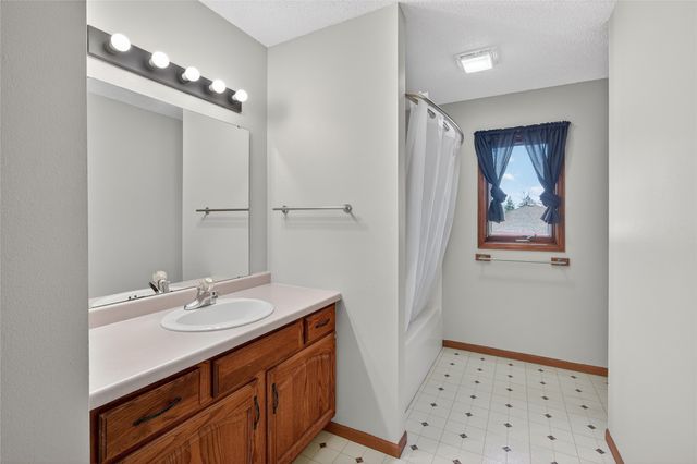 3021 E 29th Street, Des Moines, IA 50317