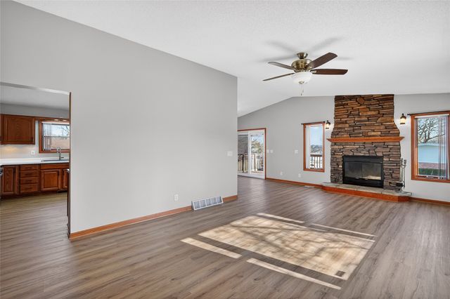 3021 E 29th Street, Des Moines, IA 50317