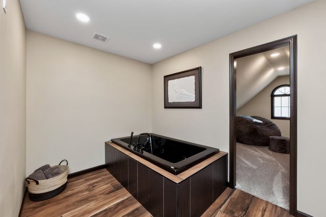 2846 NW 75th Place, Ankeny, IA 50023