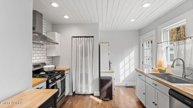 1910 Cureton Ave, Maryville, TN 37804