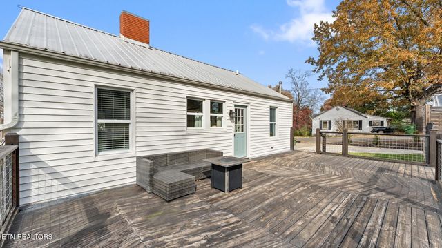 1910 Cureton Ave, Maryville, TN 37804