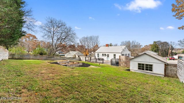 1910 Cureton Ave, Maryville, TN 37804