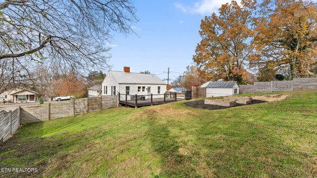 1910 Cureton Ave, Maryville, TN 37804