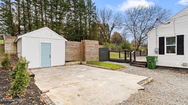 1910 Cureton Ave, Maryville, TN 37804