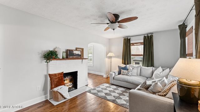 1910 Cureton Ave, Maryville, TN 37804