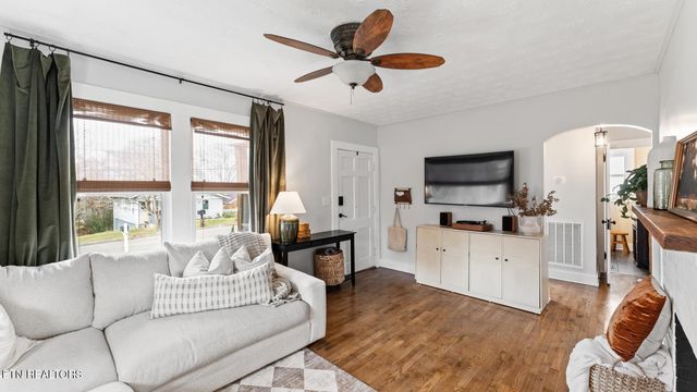 1910 Cureton Ave, Maryville, TN 37804