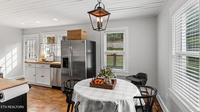 1910 Cureton Ave, Maryville, TN 37804