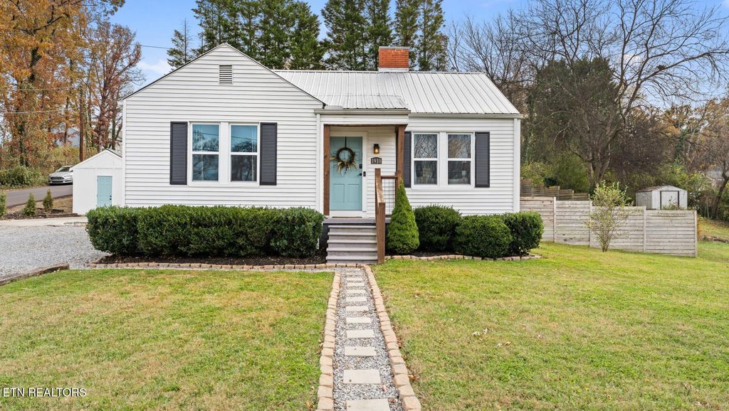 1910 Cureton Ave, Maryville, TN 37804
