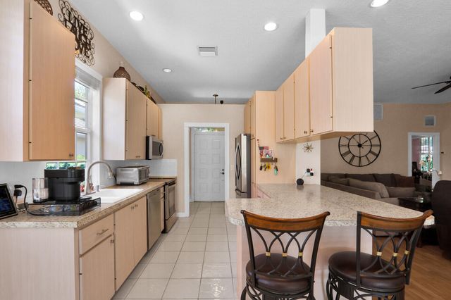 1071 Bedford Avenue, Palm Beach Gardens, FL 33403