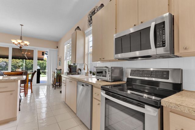 1071 Bedford Avenue, Palm Beach Gardens, FL 33403