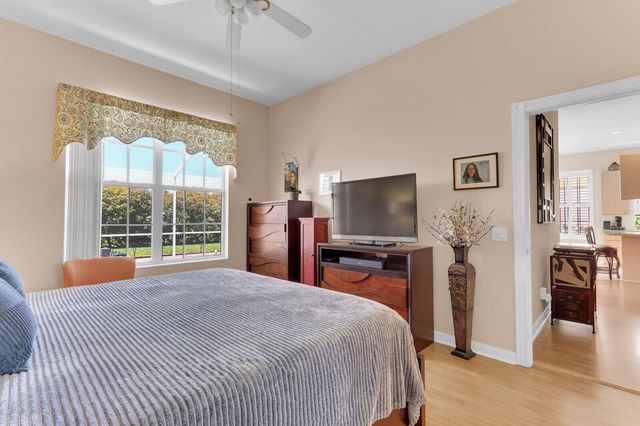 1071 Bedford Avenue, Palm Beach Gardens, FL 33403