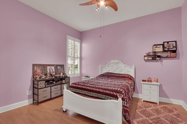 1071 Bedford Avenue, Palm Beach Gardens, FL 33403