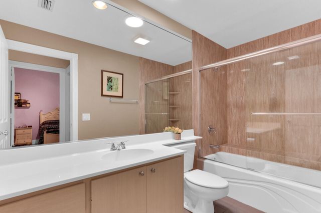 1071 Bedford Avenue, Palm Beach Gardens, FL 33403