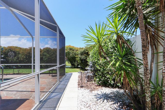 1071 Bedford Avenue, Palm Beach Gardens, FL 33403