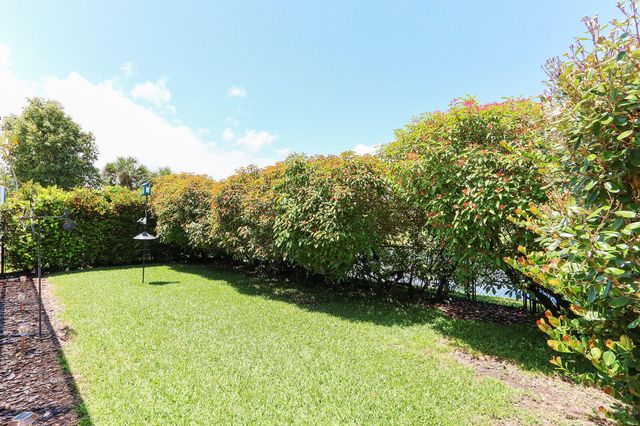 1071 Bedford Avenue, Palm Beach Gardens, FL 33403