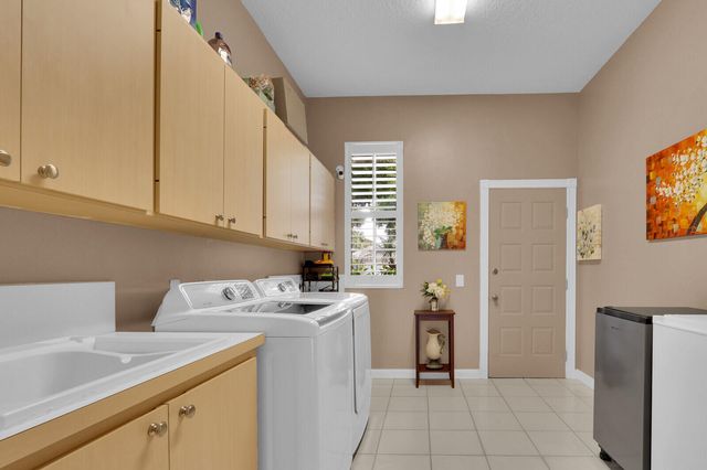 1071 Bedford Avenue, Palm Beach Gardens, FL 33403