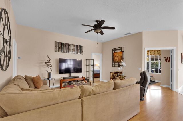 1071 Bedford Avenue, Palm Beach Gardens, FL 33403