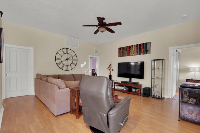 1071 Bedford Avenue, Palm Beach Gardens, FL 33403