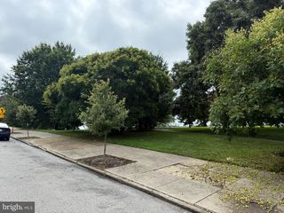 2110 E HOFFMAN ST, Baltimore, MD 21213
