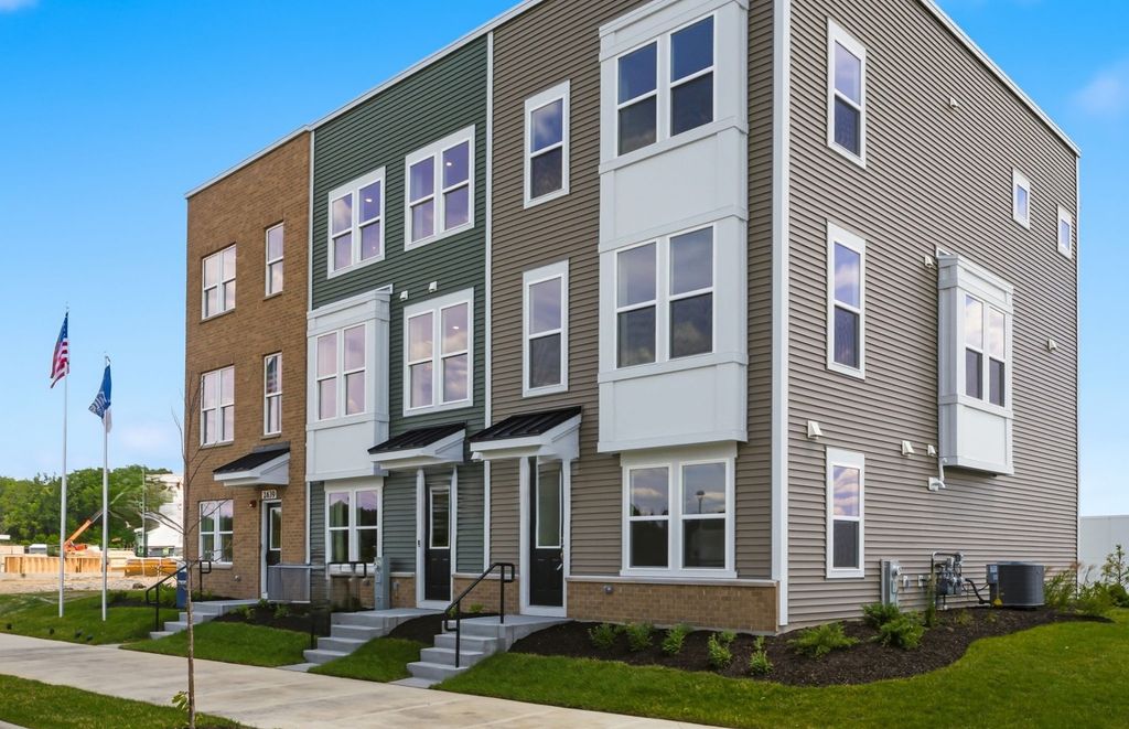1732 Borough Lane 20117, Hoffman Estates, IL 60192