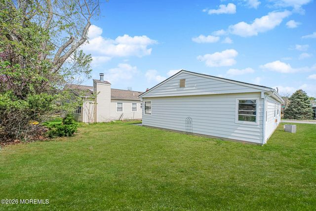 9 Claremont Street, Toms River, NJ 08757