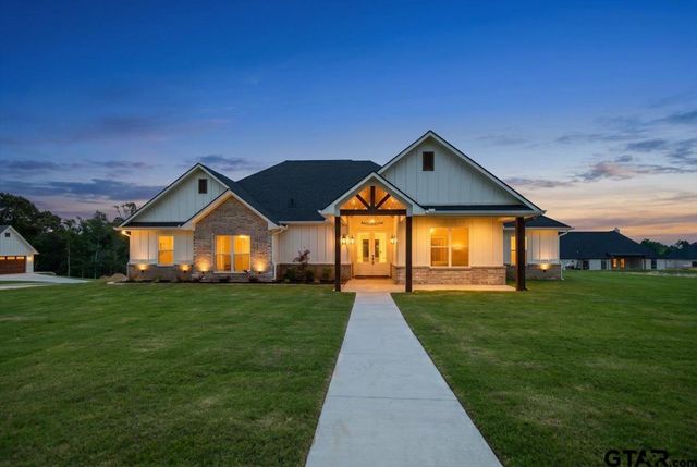 17249 Woodcrest Cir, Lindale, TX 75771