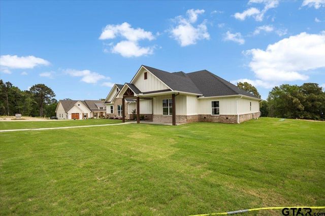 17249 Woodcrest Cir, Lindale, TX 75771