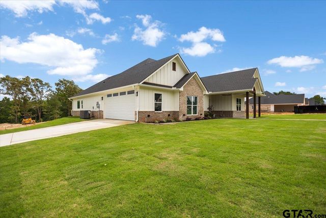 17249 Woodcrest Cir, Lindale, TX 75771