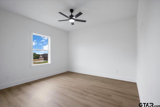 17249 Woodcrest Cir, Lindale, TX 75771