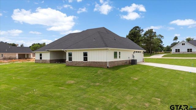 17249 Woodcrest Cir, Lindale, TX 75771