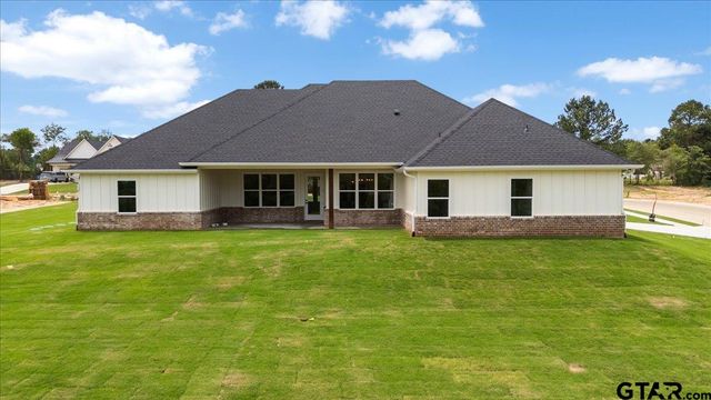 17249 Woodcrest Cir, Lindale, TX 75771
