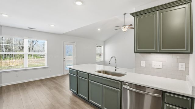 180 Stillwater Way, Tullahoma, TN 37388