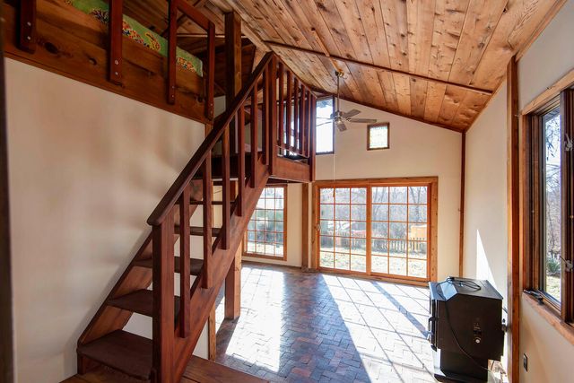 1044 Andrews Road, Sparta, MO 65753