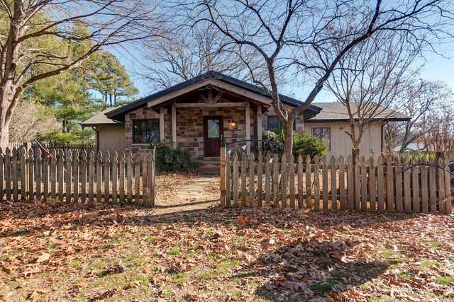 1044 Andrews Road, Sparta, MO 65753