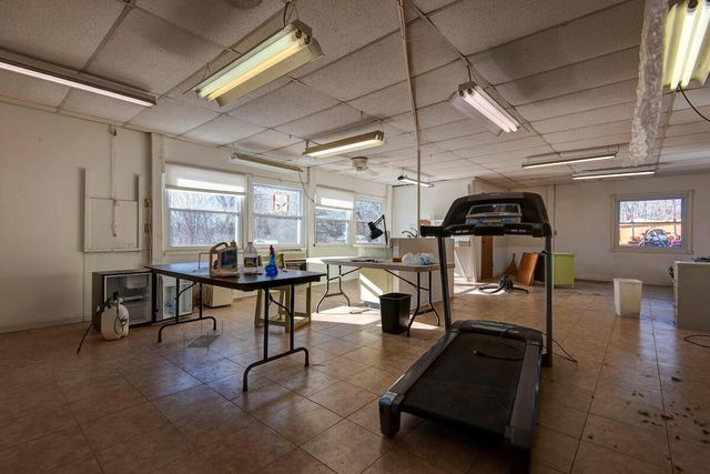 1044 Andrews Road, Sparta, MO 65753