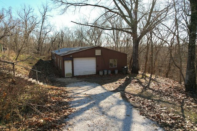 1044 Andrews Road, Sparta, MO 65753
