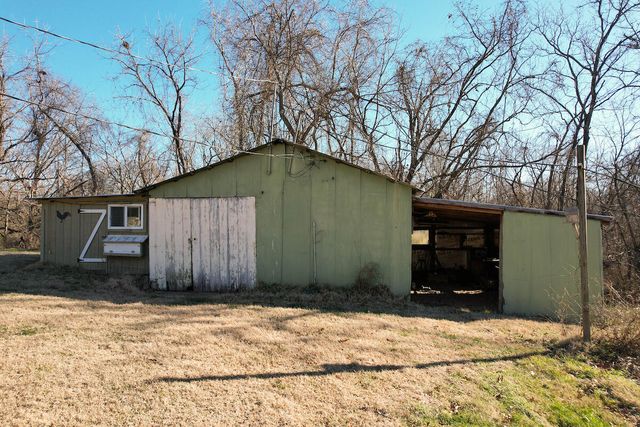1044 Andrews Road, Sparta, MO 65753