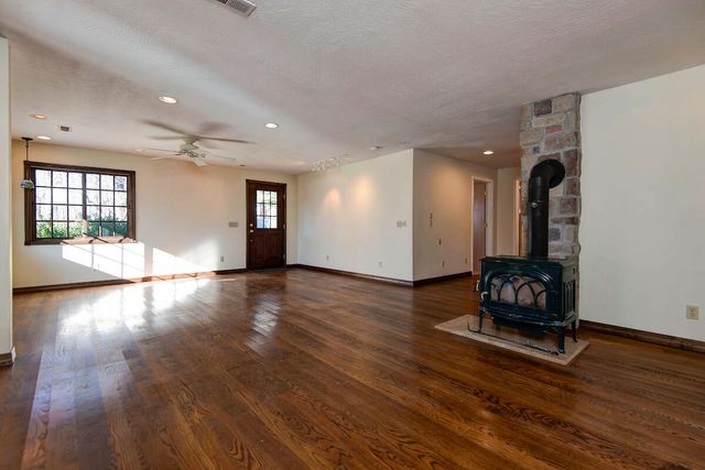 1044 Andrews Road, Sparta, MO 65753