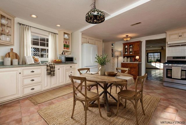 1044 Andrews Road, Sparta, MO 65753