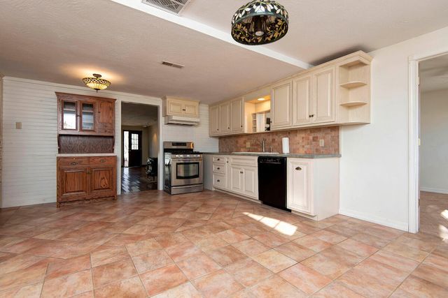 1044 Andrews Road, Sparta, MO 65753