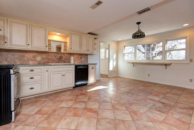 1044 Andrews Road, Sparta, MO 65753