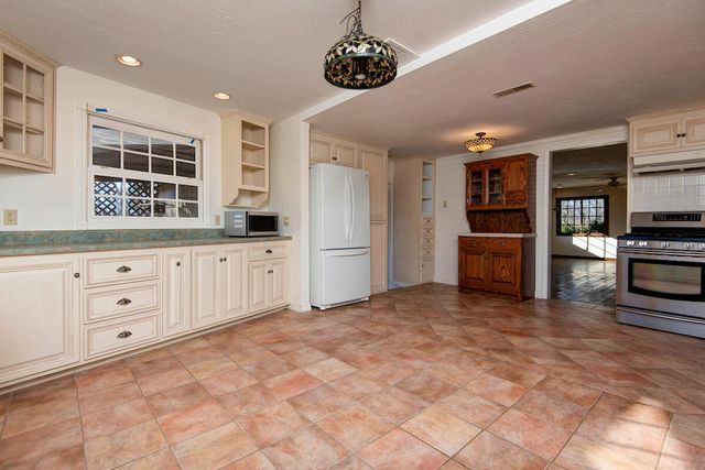 1044 Andrews Road, Sparta, MO 65753