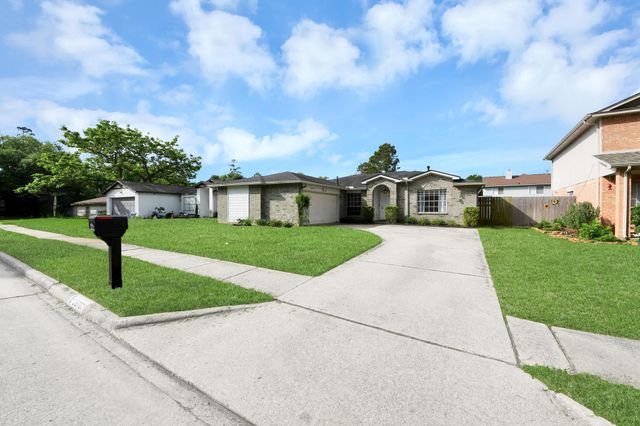 28707 Stapleford St, Spring, TX 77386