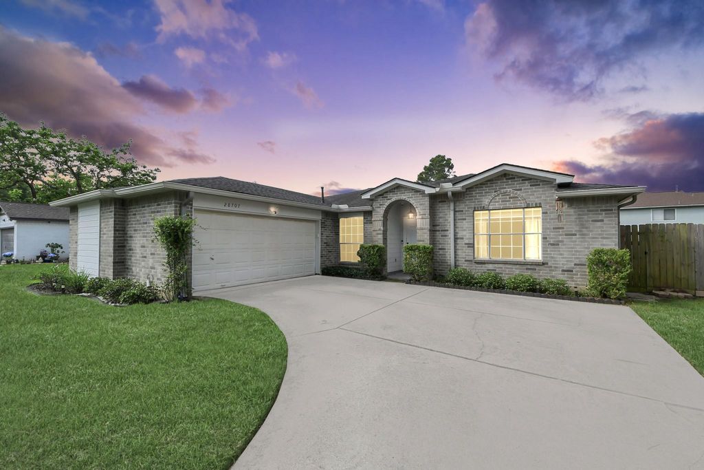 28707 Stapleford St, Spring, TX 77386