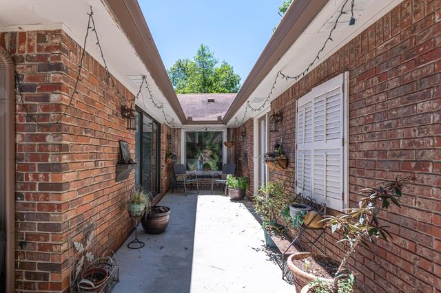 3926 Pineview Drive SE, Smyrna, GA 30080