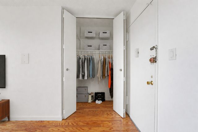 3960 54th St Apt 7N, New York City, NY 11377