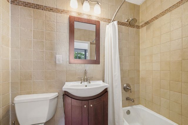 3960 54th St Apt 7N, New York City, NY 11377