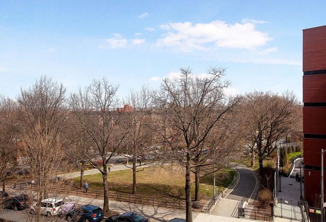 3960 54th St Apt 7N, New York City, NY 11377