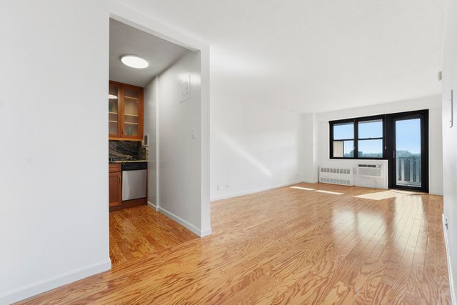 3960 54th St Apt 7N, New York City, NY 11377