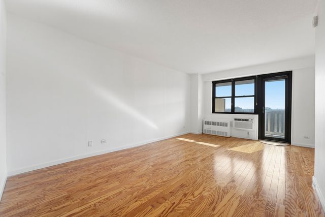 3960 54th St Apt 7N, New York City, NY 11377